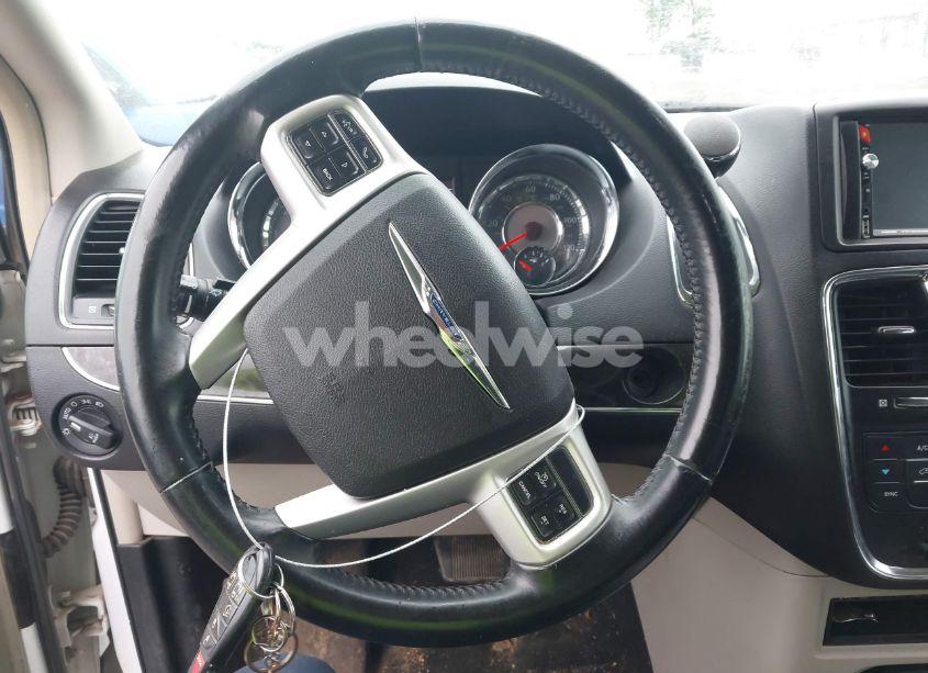 Photo 11 of 2014 Chrysler Town & COUNTRY TOURING (VIN 2C4RC1BG0ER383594)