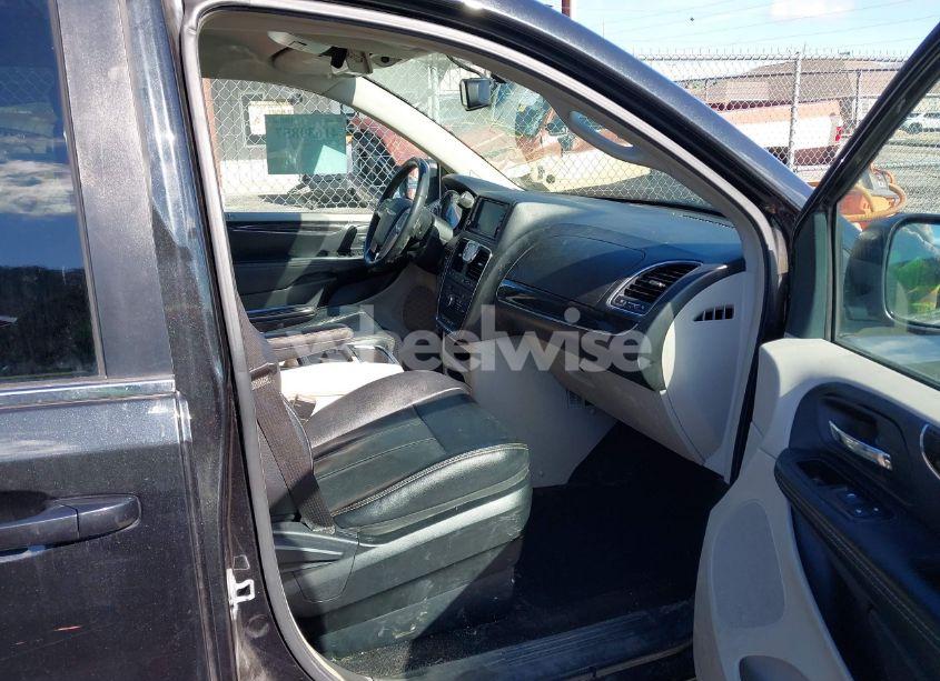 Photo 5 of 2014 Chrysler Town & COUNTRY TOURING (VIN 2C4RC1BG0ER436469)