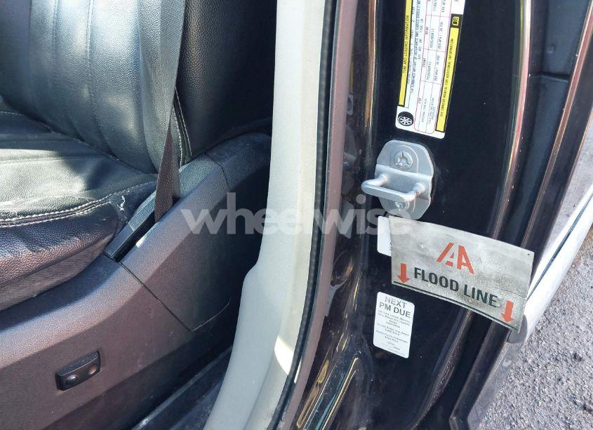 Photo 6 of 2014 Chrysler Town & COUNTRY TOURING (VIN 2C4RC1BG0ER436469)