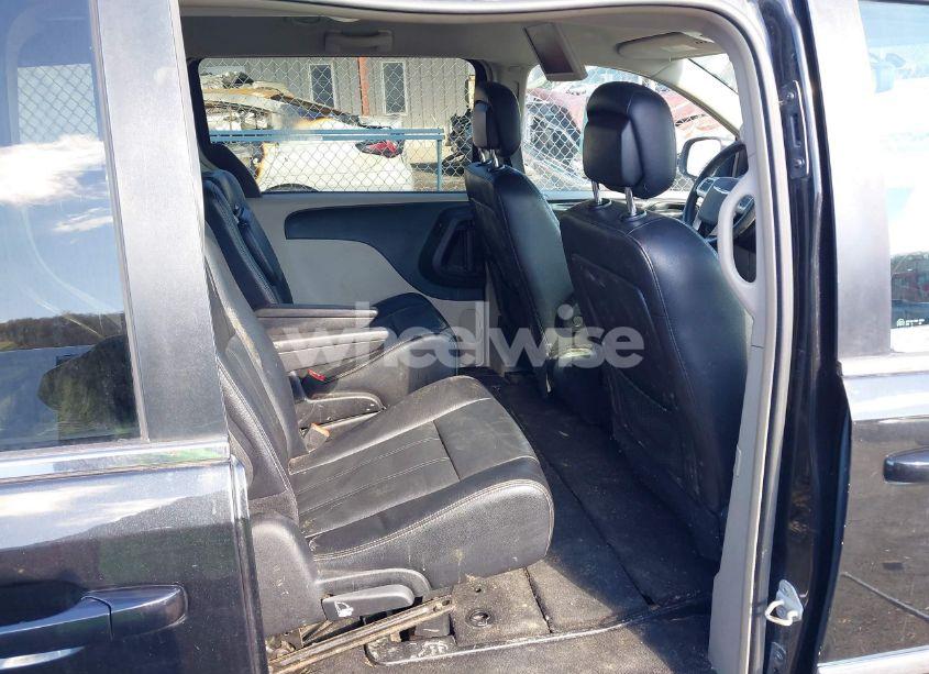 Photo 8 of 2014 Chrysler Town & COUNTRY TOURING (VIN 2C4RC1BG0ER436469)