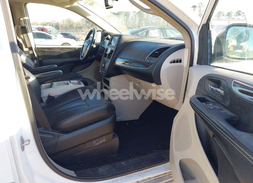 Photo 5 of 2014 Chrysler Town & COUNTRY TOURING (VIN 2C4RC1BG0ER446287)