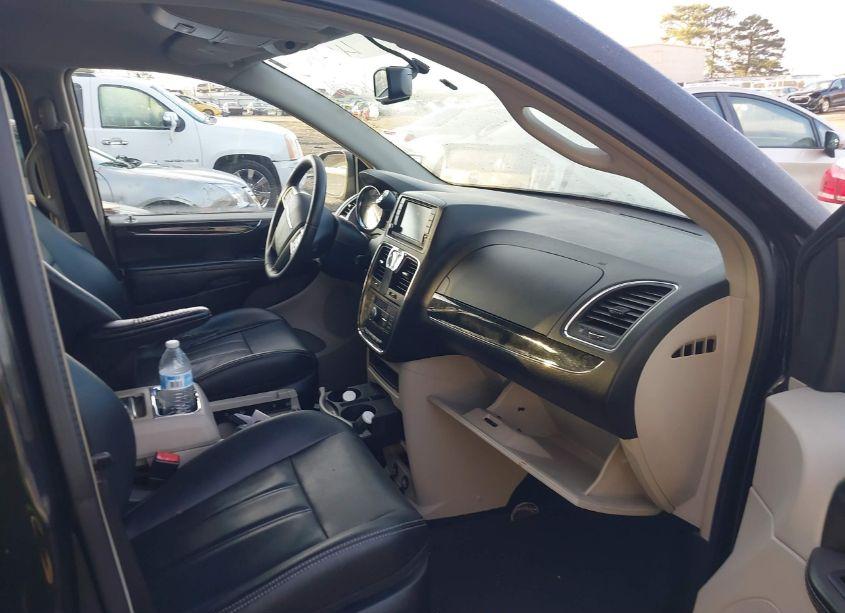 Photo 5 of 2014 Chrysler Town & COUNTRY TOURING (VIN 2C4RC1BG0ER449237)