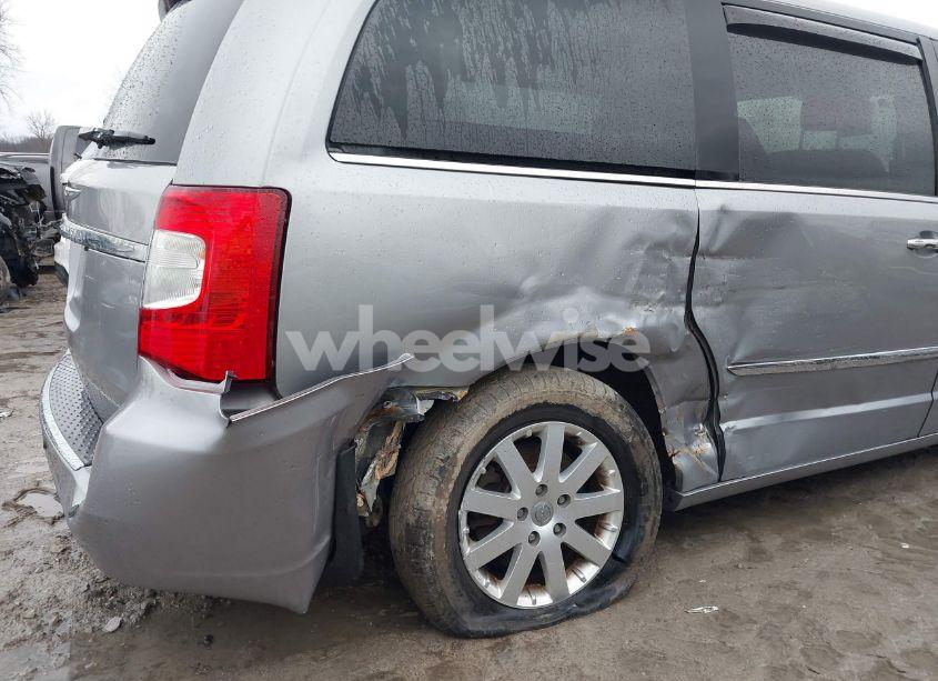 Photo 6 of 2014 Chrysler Town & COUNTRY TOURING (VIN 2C4RC1BG0ER460612)