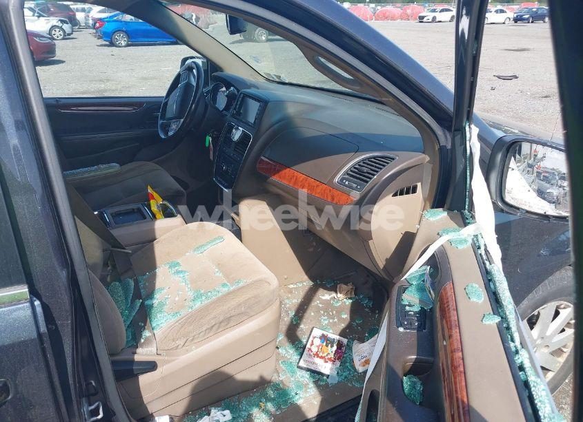 Photo 5 of 2014 Chrysler Town & COUNTRY TOURING (VIN 2C4RC1BG0ER461081)