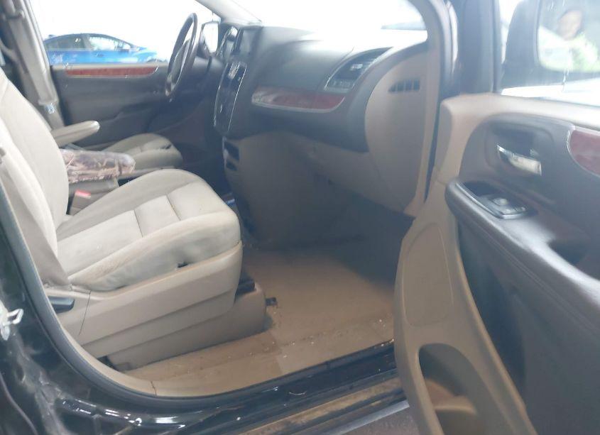 Photo 5 of 2014 Chrysler Town & COUNTRY TOURING (VIN 2C4RC1BG0ER464711)