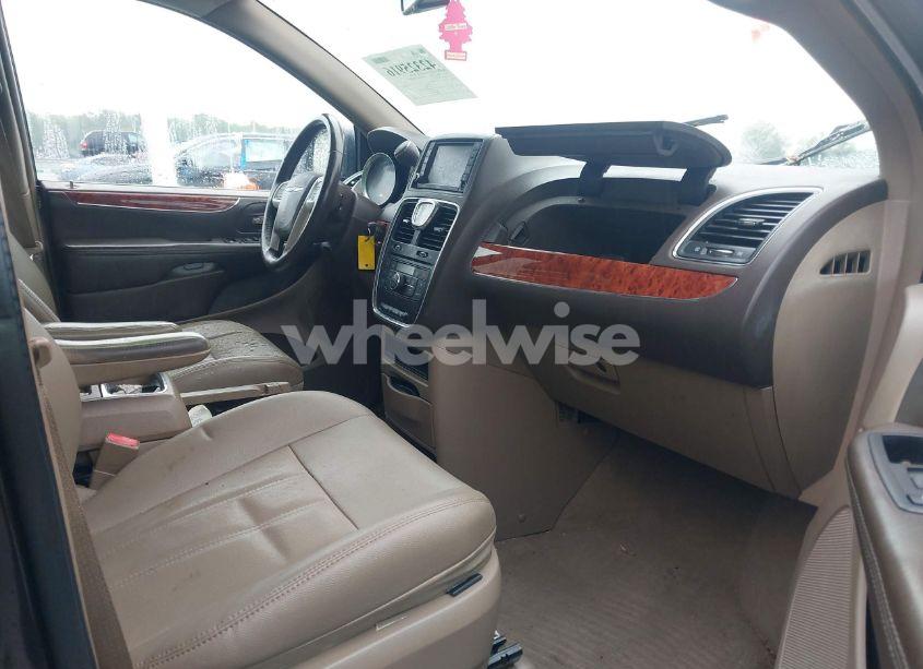 Photo 5 of 2015 Chrysler Town & COUNTRY TOURING (VIN 2C4RC1BG0FR526139)