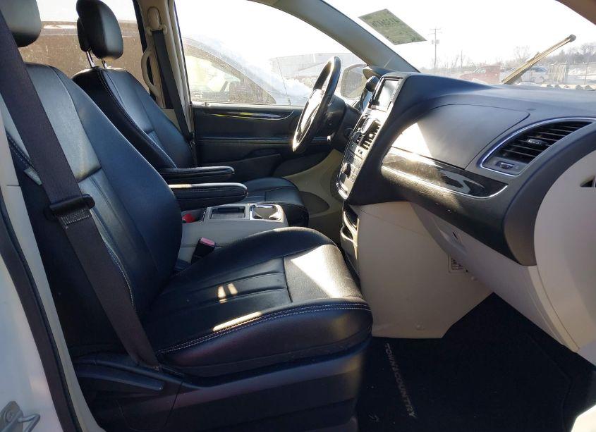 Photo 5 of 2015 Chrysler Town & COUNTRY TOURING (VIN 2C4RC1BG0FR545466)