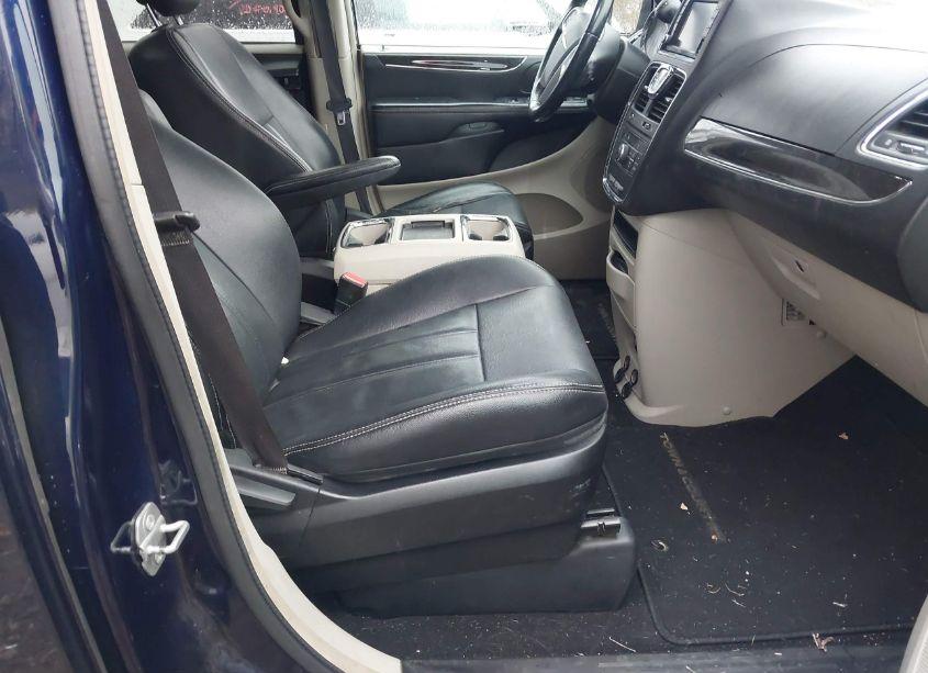 Photo 5 of 2015 Chrysler Town & COUNTRY TOURING (VIN 2C4RC1BG0FR588771)
