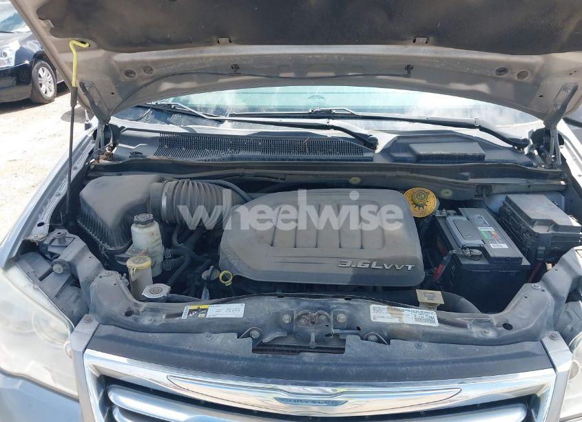 Photo 10 of 2015 Chrysler Town & COUNTRY TOURING (VIN 2C4RC1BG0FR595249)