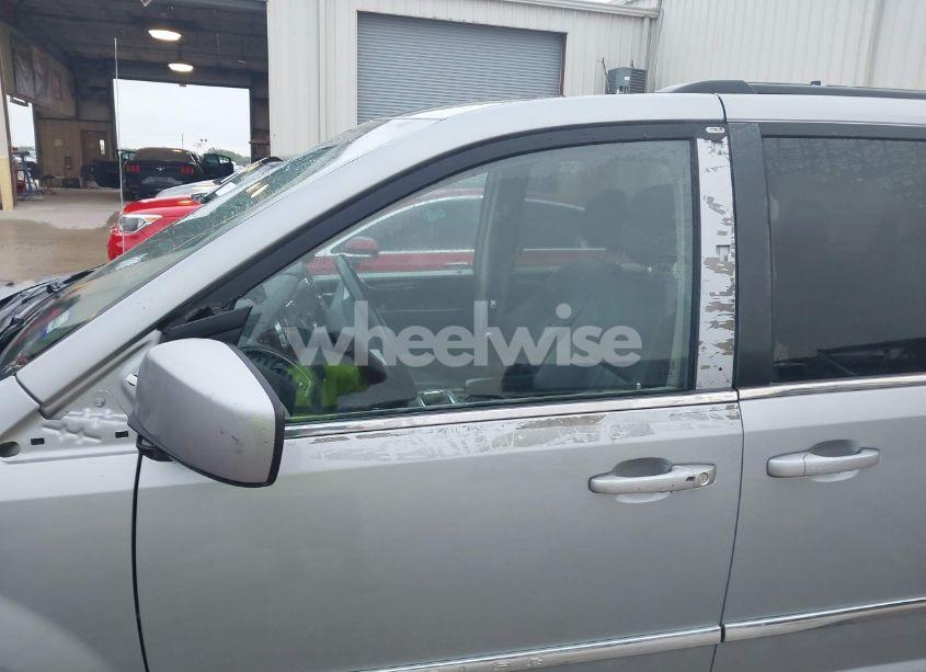 Photo 6 of 2015 Chrysler Town & COUNTRY TOURING (VIN 2C4RC1BG0FR595249)