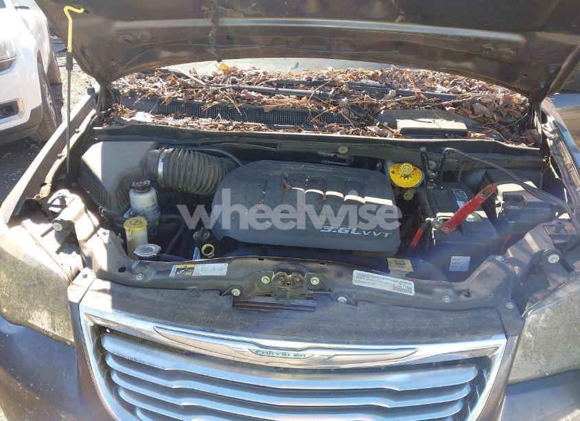 Photo 10 of 2015 Chrysler Town & COUNTRY TOURING (VIN 2C4RC1BG0FR626242)