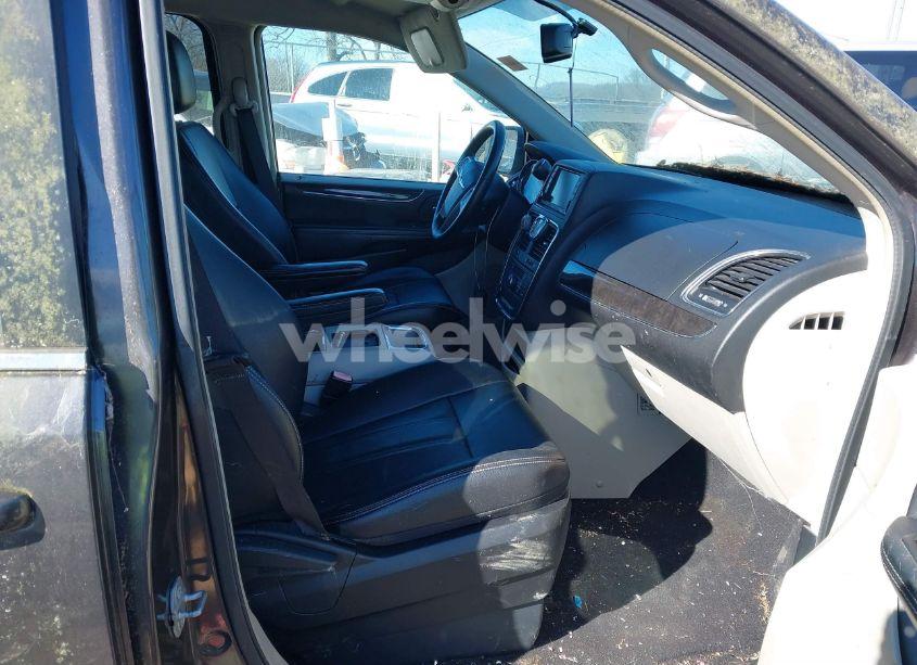 Photo 5 of 2015 Chrysler Town & COUNTRY TOURING (VIN 2C4RC1BG0FR626242)