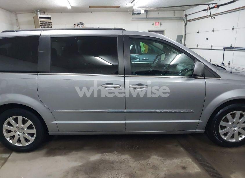 Photo 13 of 2015 Chrysler Town & COUNTRY TOURING (VIN 2C4RC1BG0FR664814)