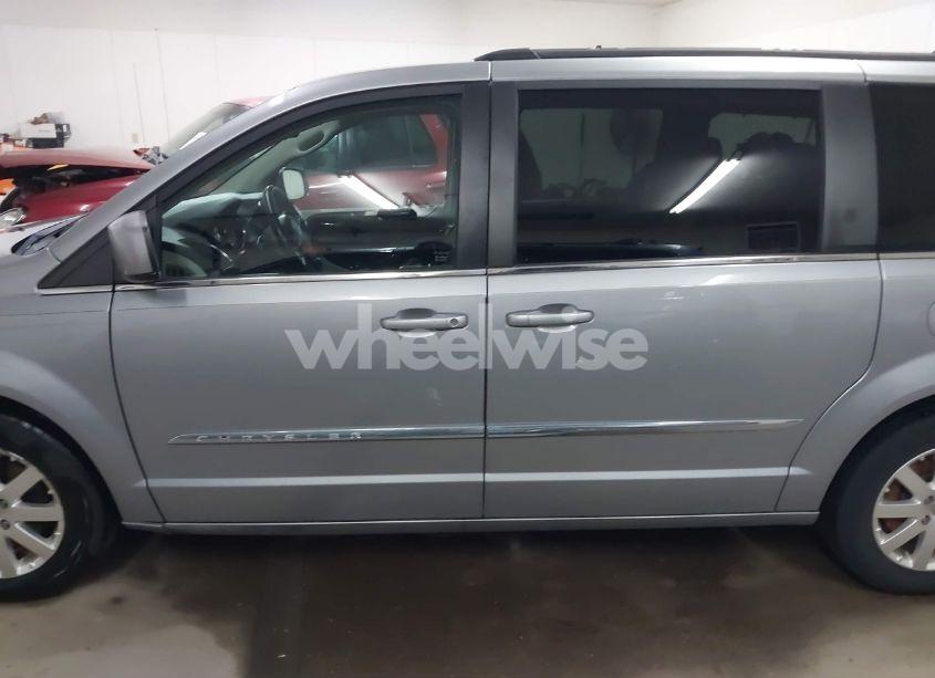 Photo 14 of 2015 Chrysler Town & COUNTRY TOURING (VIN 2C4RC1BG0FR664814)