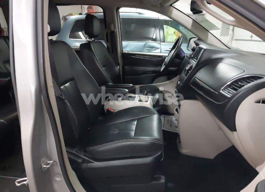 Photo 5 of 2015 Chrysler Town & COUNTRY TOURING (VIN 2C4RC1BG0FR664814)