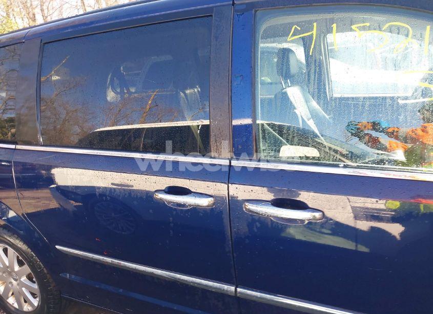 Photo 13 of 2015 Chrysler Town & COUNTRY TOURING (VIN 2C4RC1BG0FR665283)