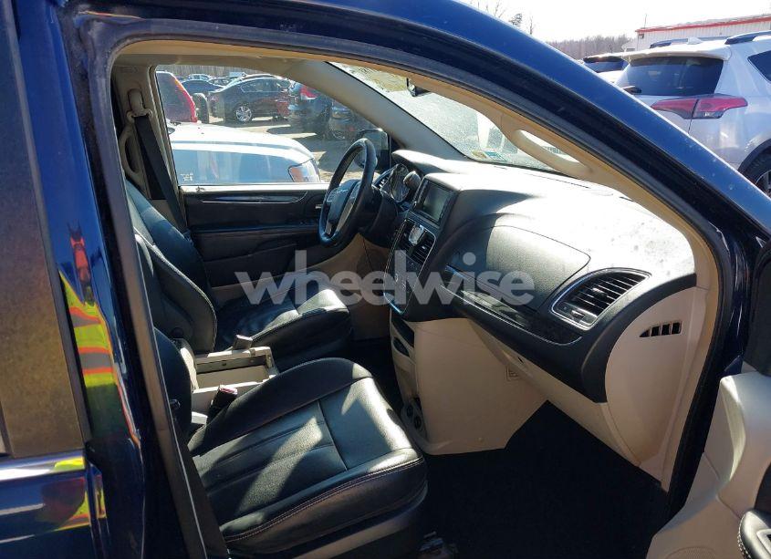 Photo 5 of 2015 Chrysler Town & COUNTRY TOURING (VIN 2C4RC1BG0FR665283)