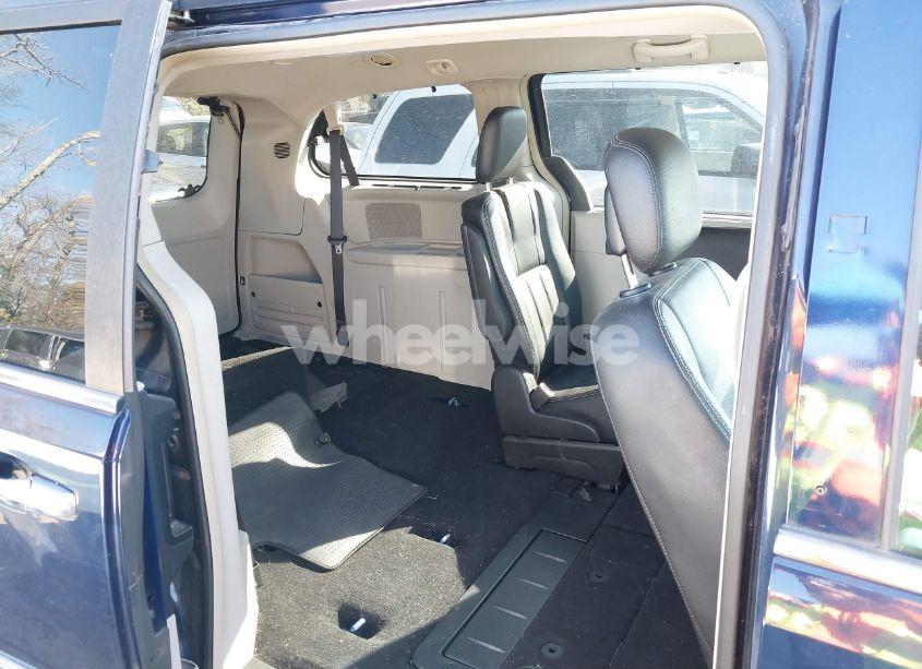 Photo 8 of 2015 Chrysler Town & COUNTRY TOURING (VIN 2C4RC1BG0FR665283)