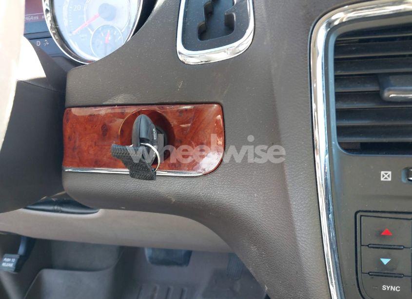 Photo 11 of 2015 Chrysler Town & COUNTRY TOURING (VIN 2C4RC1BG0FR715342)