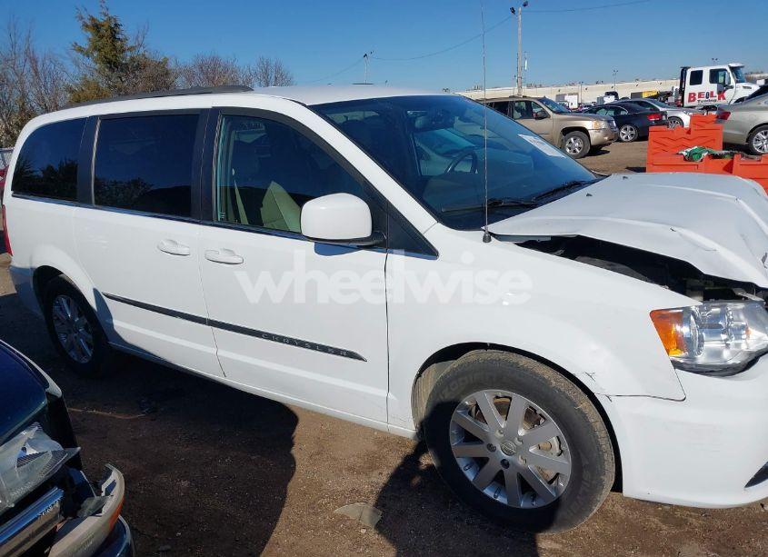 Photo 13 of 2015 Chrysler Town & COUNTRY TOURING (VIN 2C4RC1BG0FR715342)