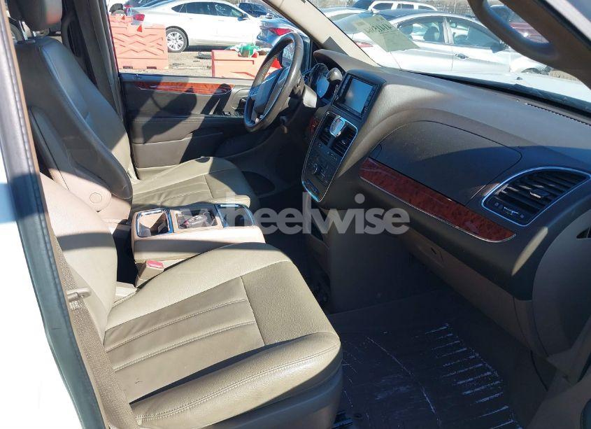 Photo 5 of 2015 Chrysler Town & COUNTRY TOURING (VIN 2C4RC1BG0FR715342)