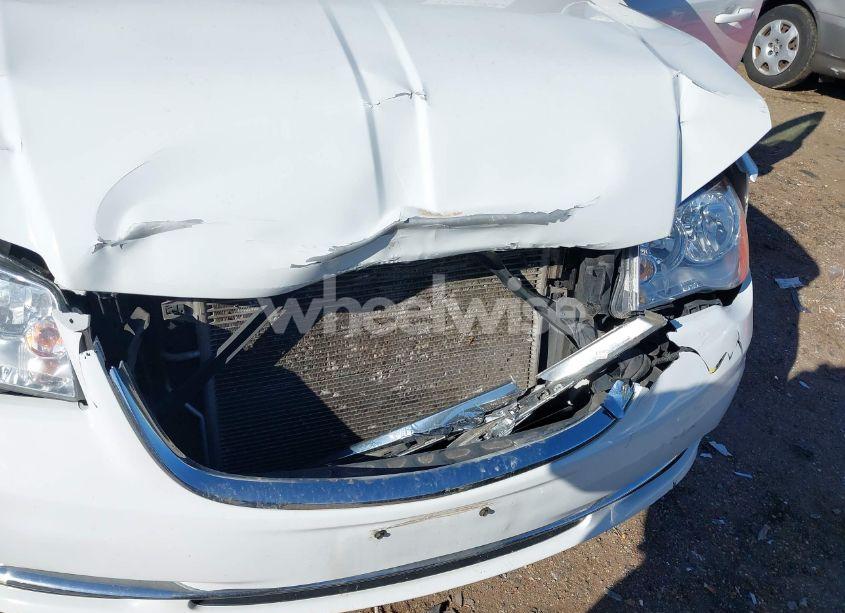 Photo 6 of 2015 Chrysler Town & COUNTRY TOURING (VIN 2C4RC1BG0FR715342)