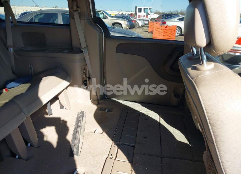 Photo 8 of 2015 Chrysler Town & COUNTRY TOURING (VIN 2C4RC1BG0FR715342)