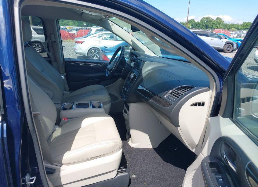 Photo 5 of 2015 Chrysler Town & COUNTRY TOURING (VIN 2C4RC1BG0FR741052)