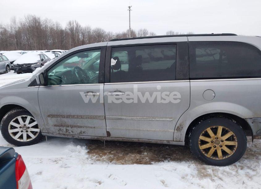 Photo 15 of 2015 Chrysler Town & COUNTRY TOURING (VIN 2C4RC1BG0FR751922)