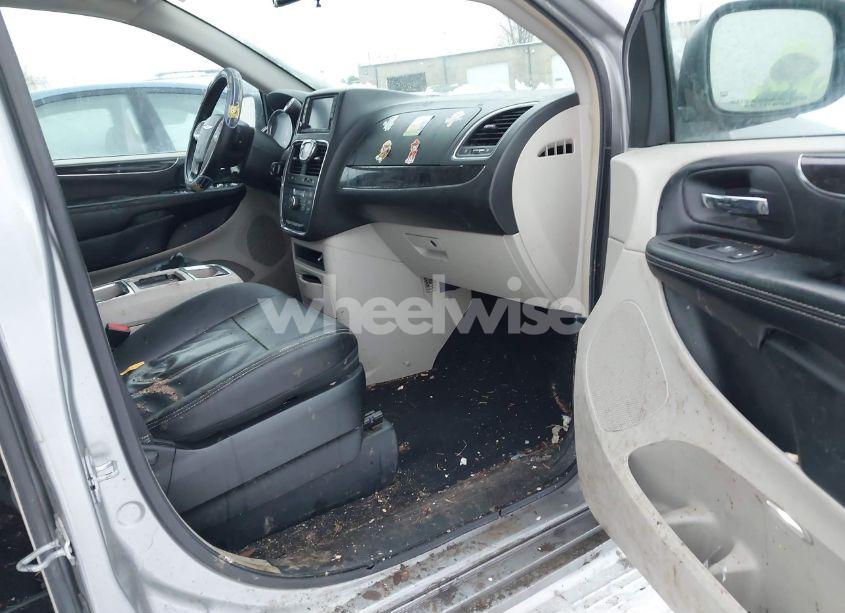 Photo 5 of 2015 Chrysler Town & COUNTRY TOURING (VIN 2C4RC1BG0FR751922)