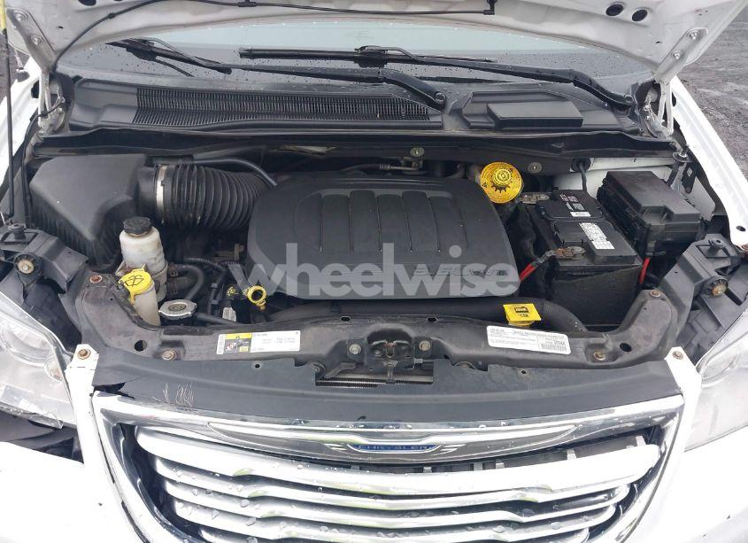 Photo 10 of 2016 Chrysler Town & COUNTRY TOURING (VIN 2C4RC1BG0GR127376)