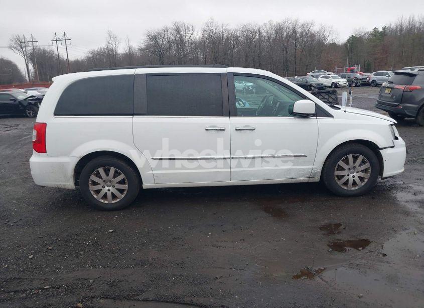 Photo 13 of 2016 Chrysler Town & COUNTRY TOURING (VIN 2C4RC1BG0GR127376)