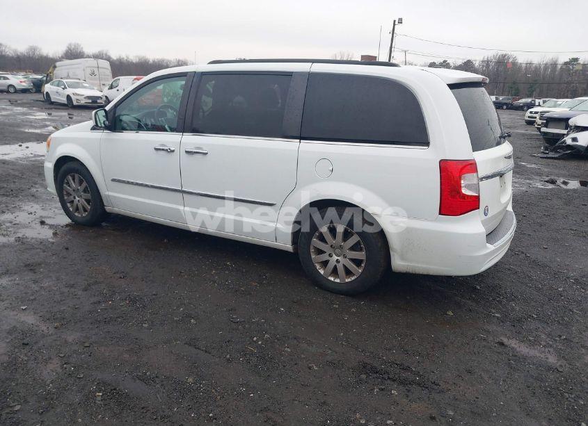 Photo 3 of 2016 Chrysler Town & COUNTRY TOURING (VIN 2C4RC1BG0GR127376)