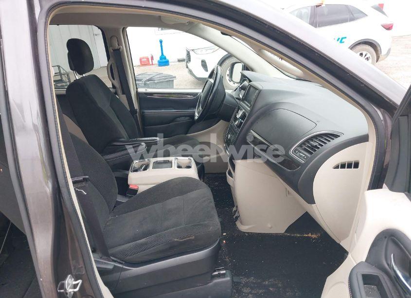 Photo 5 of 2016 Chrysler Town & COUNTRY TOURING (VIN 2C4RC1BG0GR135509)