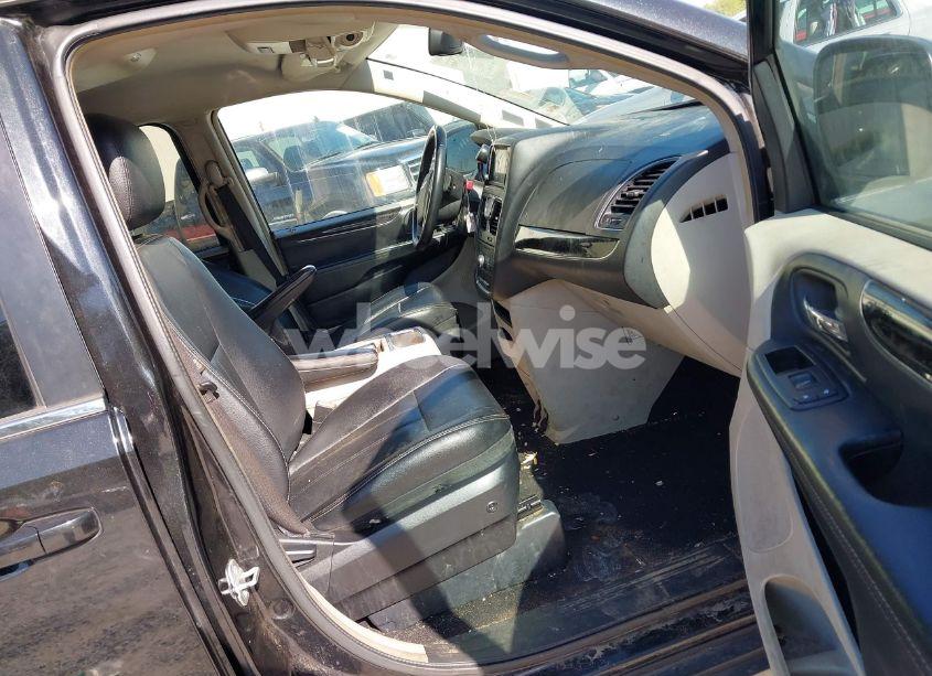 Photo 5 of 2016 Chrysler Town & COUNTRY TOURING (VIN 2C4RC1BG0GR147837)