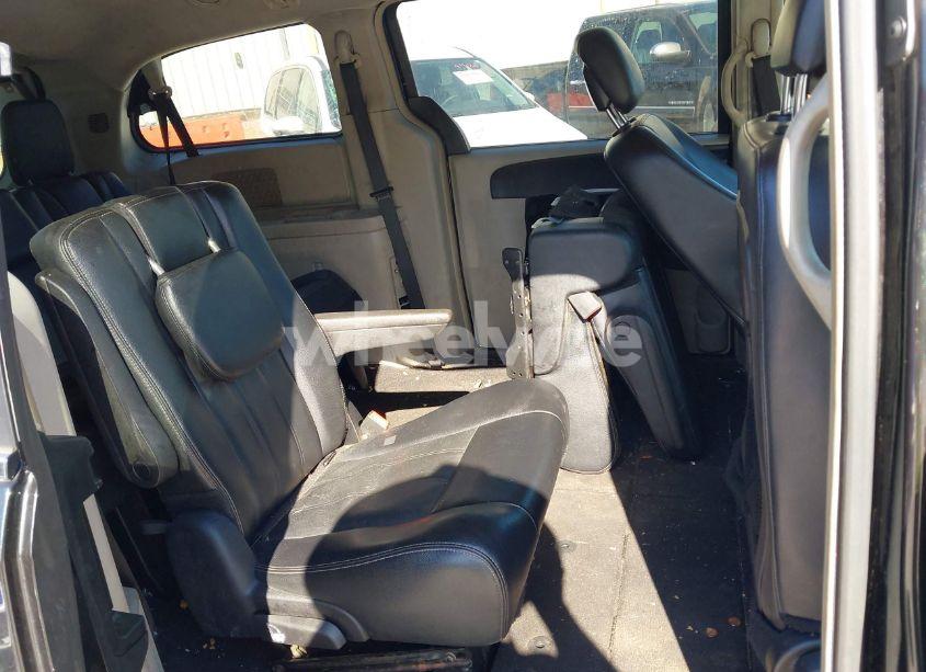 Photo 8 of 2016 Chrysler Town & COUNTRY TOURING (VIN 2C4RC1BG0GR147837)