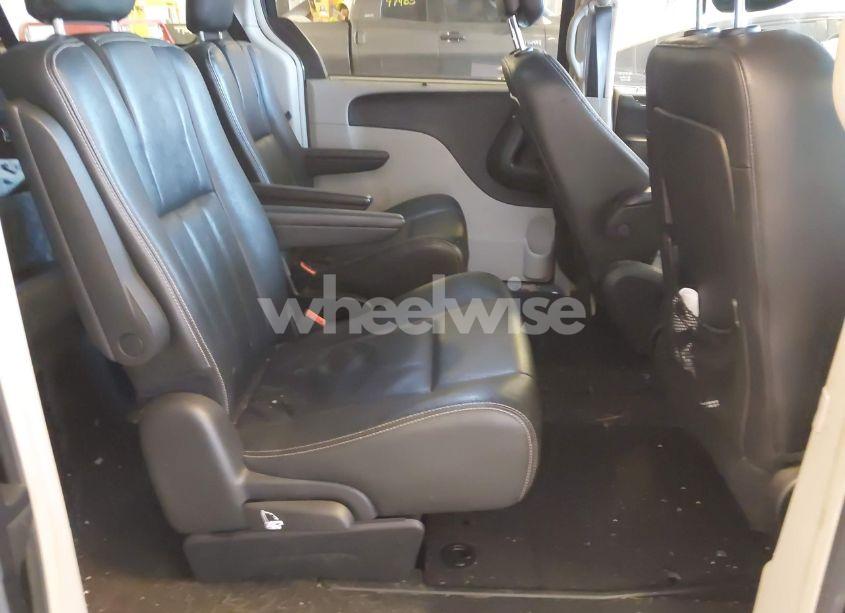 Photo 8 of 2016 Chrysler Town & COUNTRY TOURING (VIN 2C4RC1BG0GR150057)