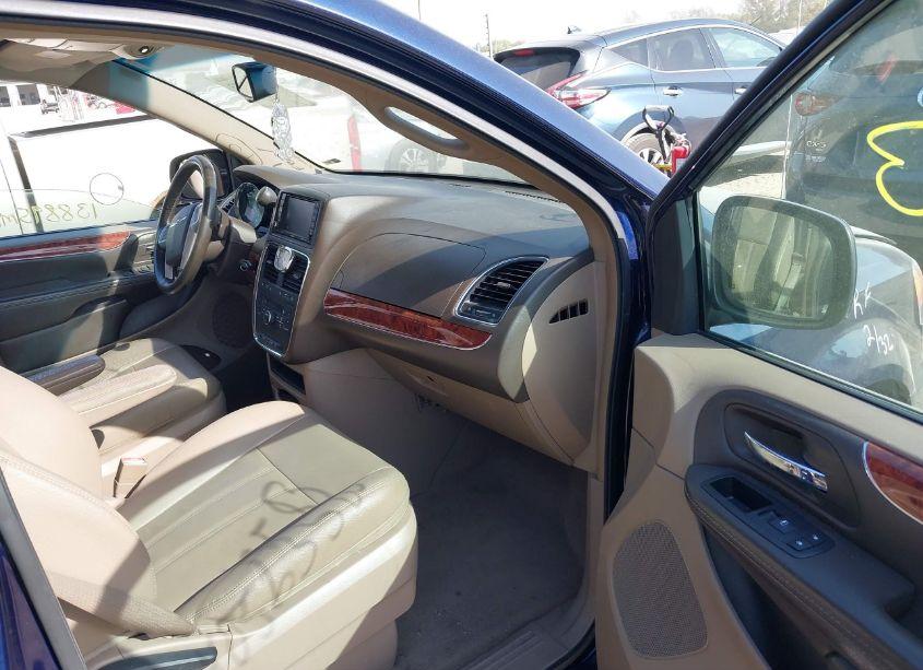 Photo 5 of 2016 Chrysler Town & COUNTRY TOURING (VIN 2C4RC1BG0GR186668)