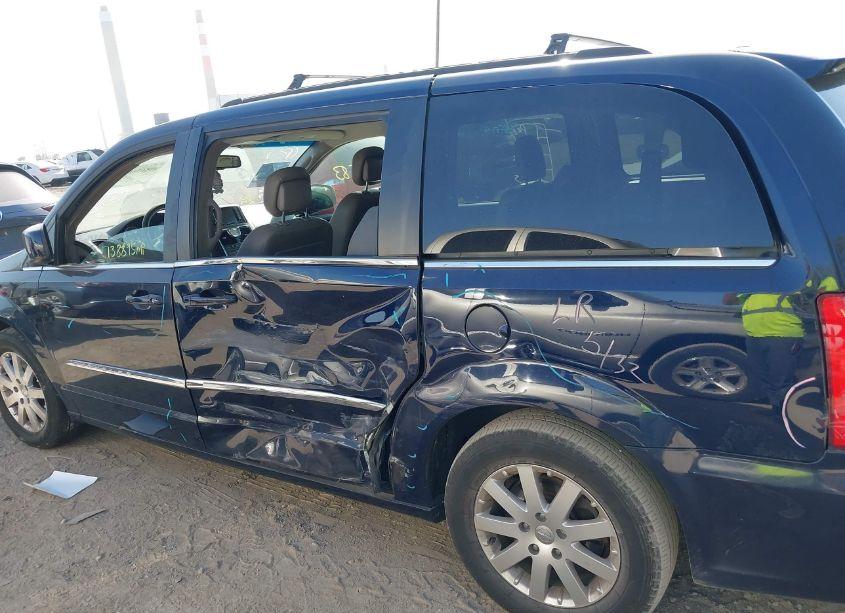 Photo 6 of 2016 Chrysler Town & COUNTRY TOURING (VIN 2C4RC1BG0GR186668)