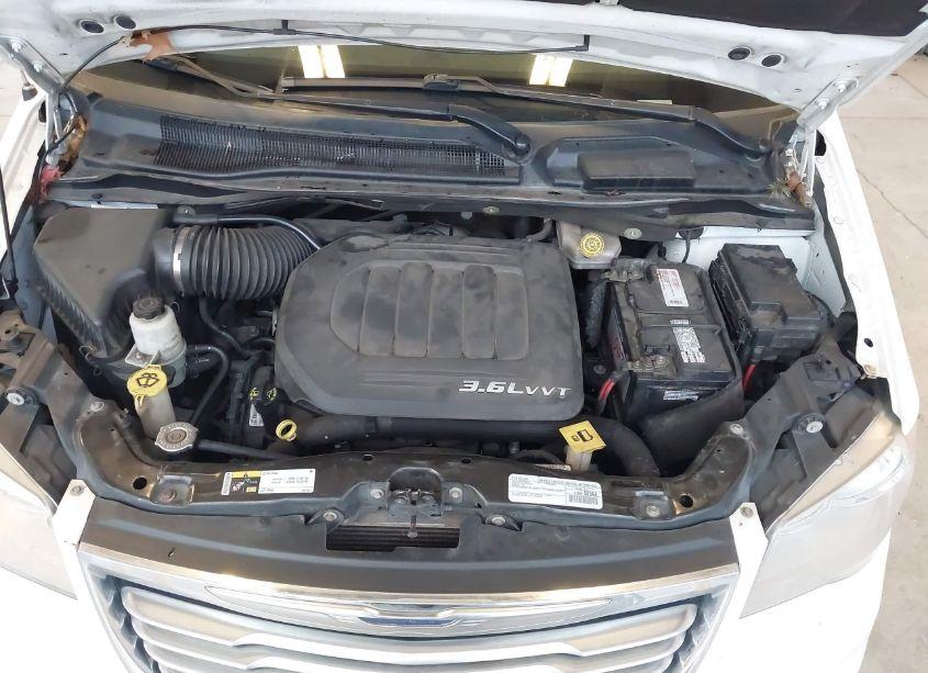 Photo 10 of 2016 Chrysler Town & COUNTRY TOURING (VIN 2C4RC1BG0GR198352)