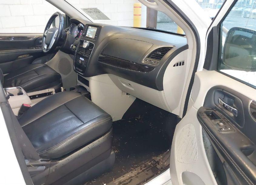 Photo 5 of 2016 Chrysler Town & COUNTRY TOURING (VIN 2C4RC1BG0GR198352)