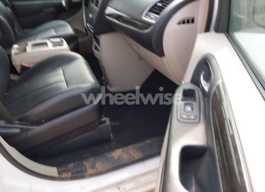 Photo 5 of 2016 Chrysler Town & COUNTRY TOURING (VIN 2C4RC1BG0GR206109)