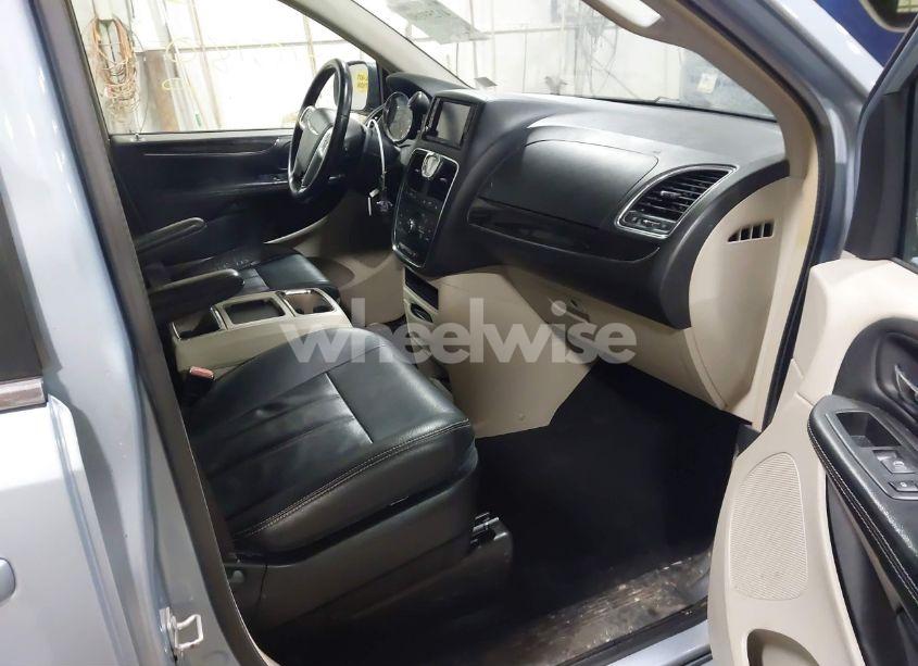 Photo 5 of 2016 Chrysler Town & COUNTRY TOURING (VIN 2C4RC1BG0GR238168)