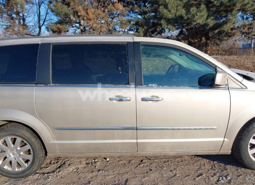 Photo 13 of 2016 Chrysler Town & COUNTRY TOURING (VIN 2C4RC1BG0GR255035)