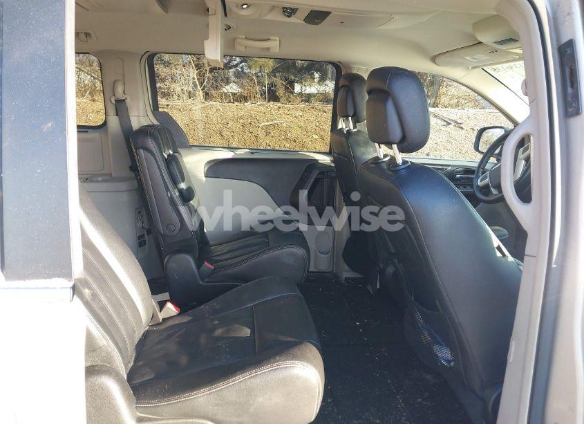 Photo 8 of 2016 Chrysler Town & COUNTRY TOURING (VIN 2C4RC1BG0GR255035)