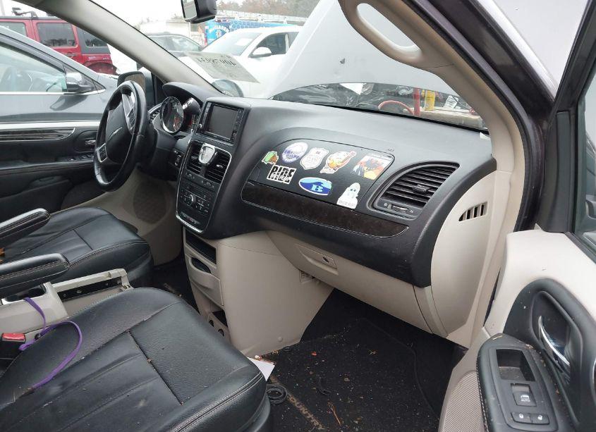 Photo 5 of 2016 Chrysler Town & COUNTRY TOURING (VIN 2C4RC1BG0GR260428)