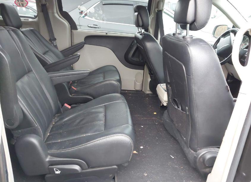 Photo 8 of 2016 Chrysler Town & COUNTRY TOURING (VIN 2C4RC1BG0GR260428)