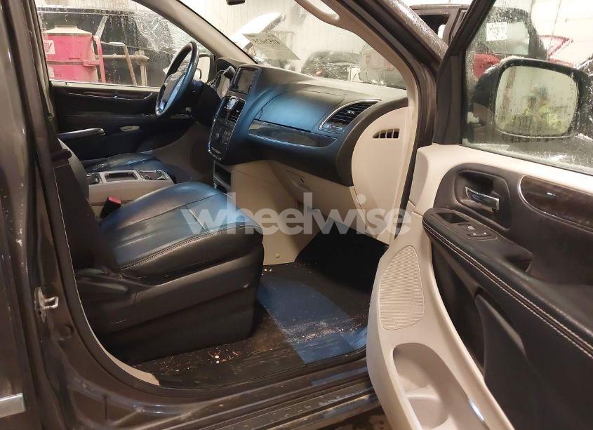 Photo 5 of 2016 Chrysler Town & COUNTRY TOURING (VIN 2C4RC1BG0GR261188)