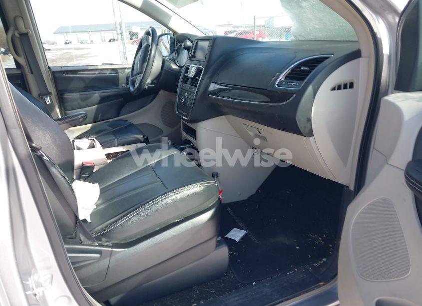 Photo 5 of 2016 Chrysler Town & COUNTRY TOURING (VIN 2C4RC1BG0GR267542)