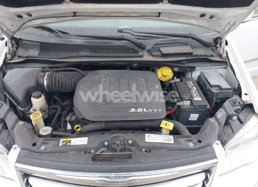 Photo 10 of 2016 Chrysler Town & COUNTRY TOURING (VIN 2C4RC1BG0GR289010)